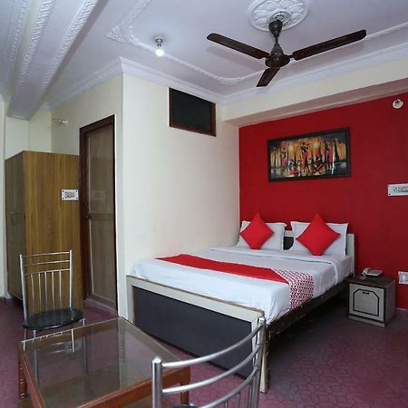Oyo 39830 Hotel Esquire Meerut Exterior photo
