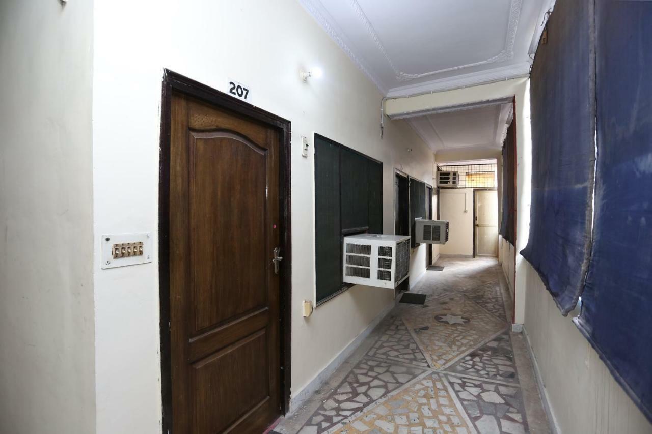 Oyo 39830 Hotel Esquire Meerut Exterior photo