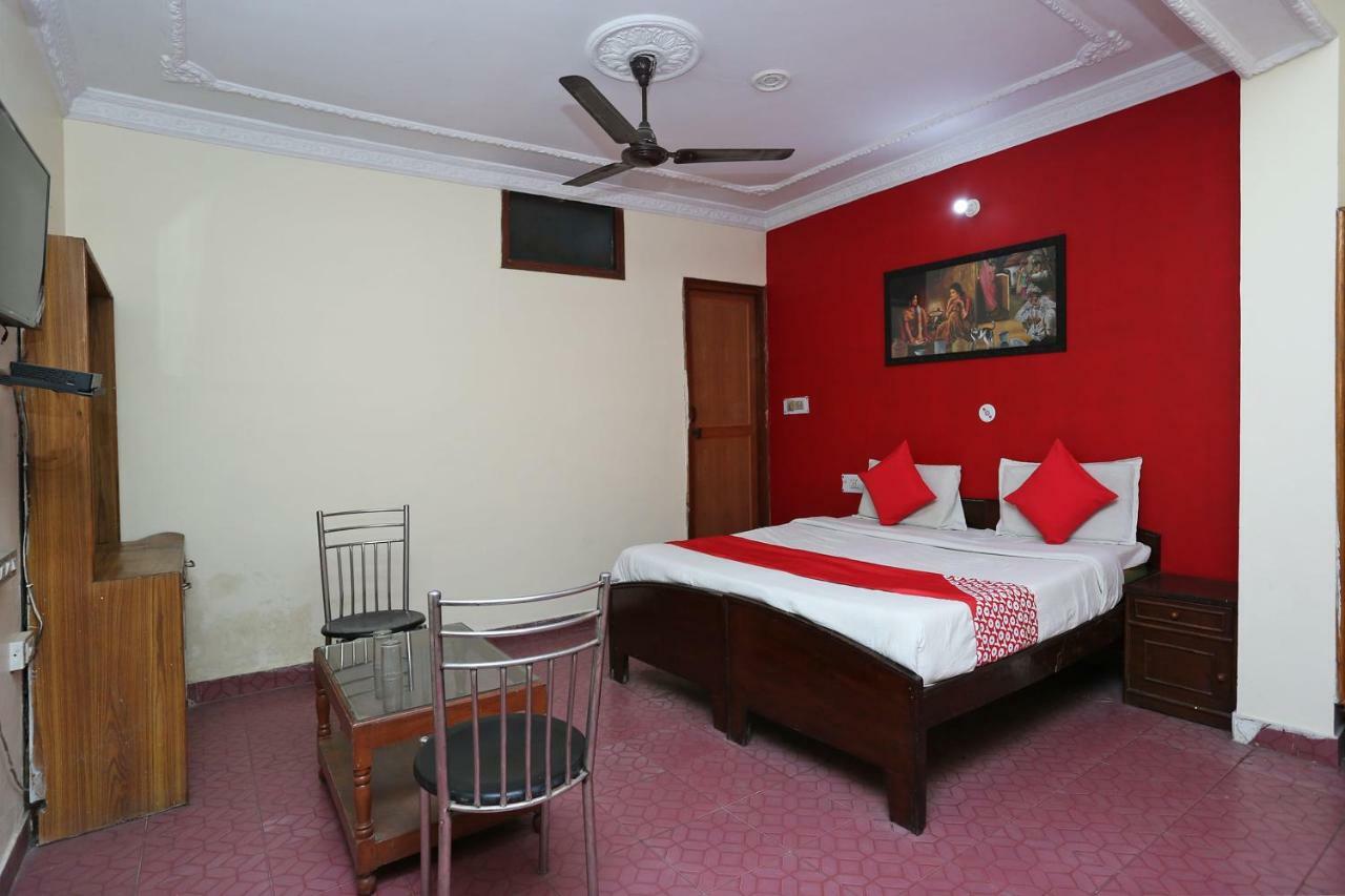 Oyo 39830 Hotel Esquire Meerut Exterior photo