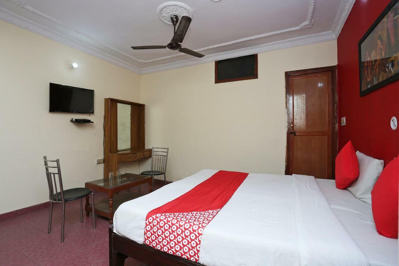 Oyo 39830 Hotel Esquire Meerut Exterior photo