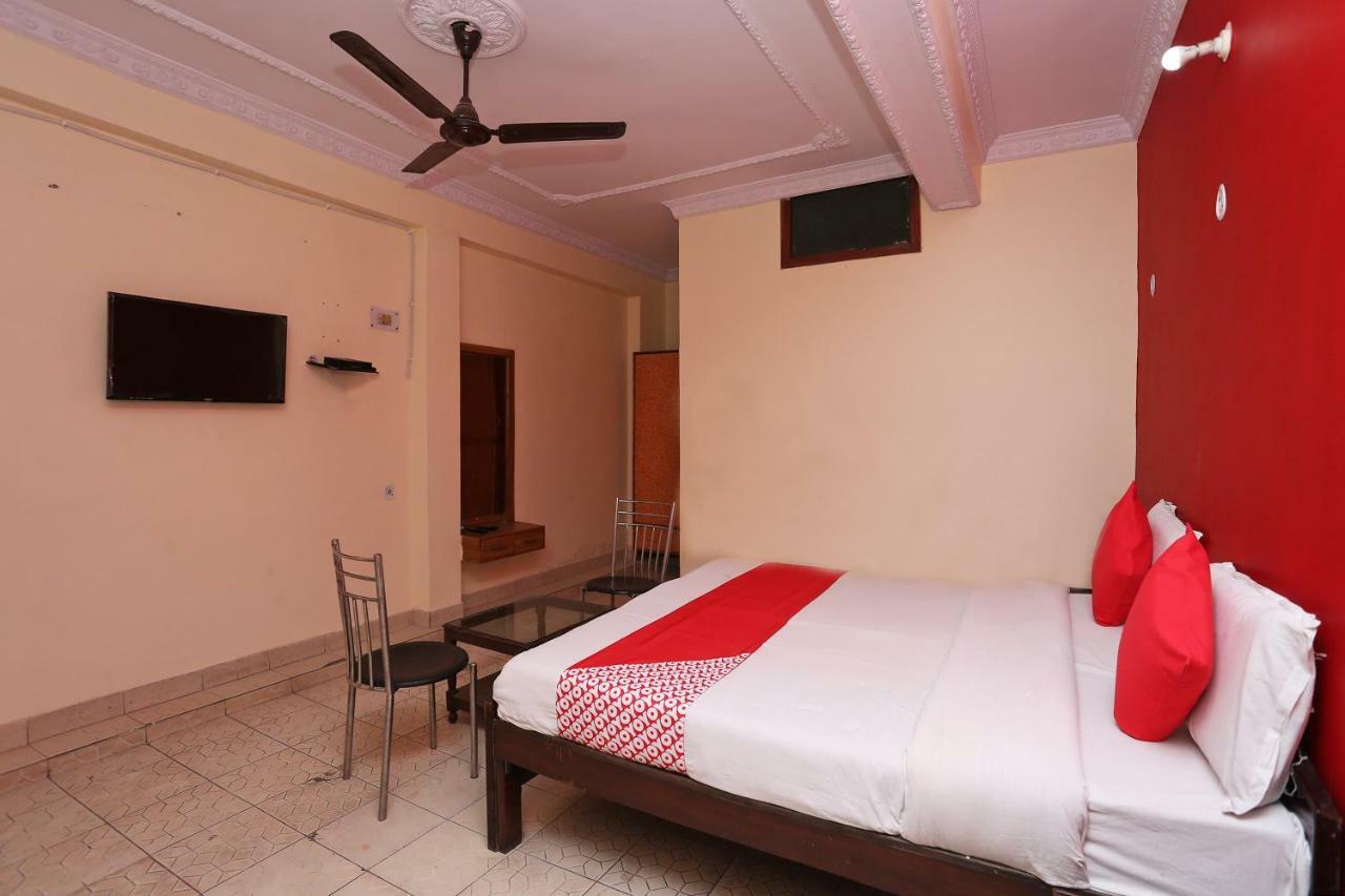 Oyo 39830 Hotel Esquire Meerut Exterior photo