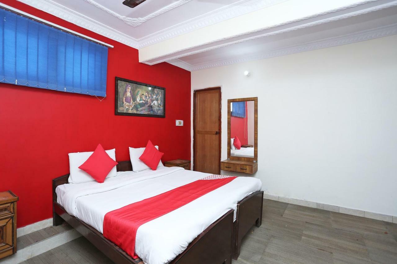 Oyo 39830 Hotel Esquire Meerut Exterior photo