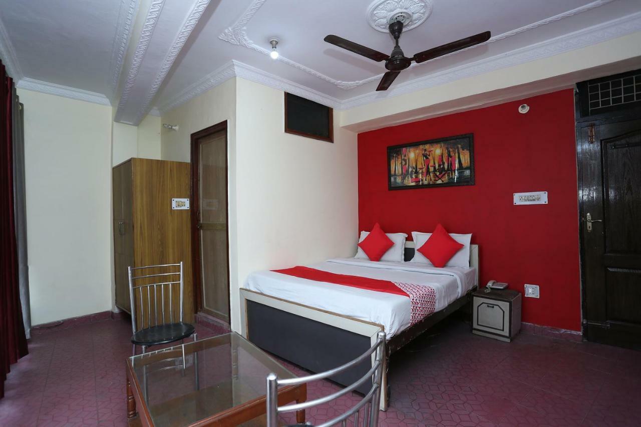 Oyo 39830 Hotel Esquire Meerut Exterior photo