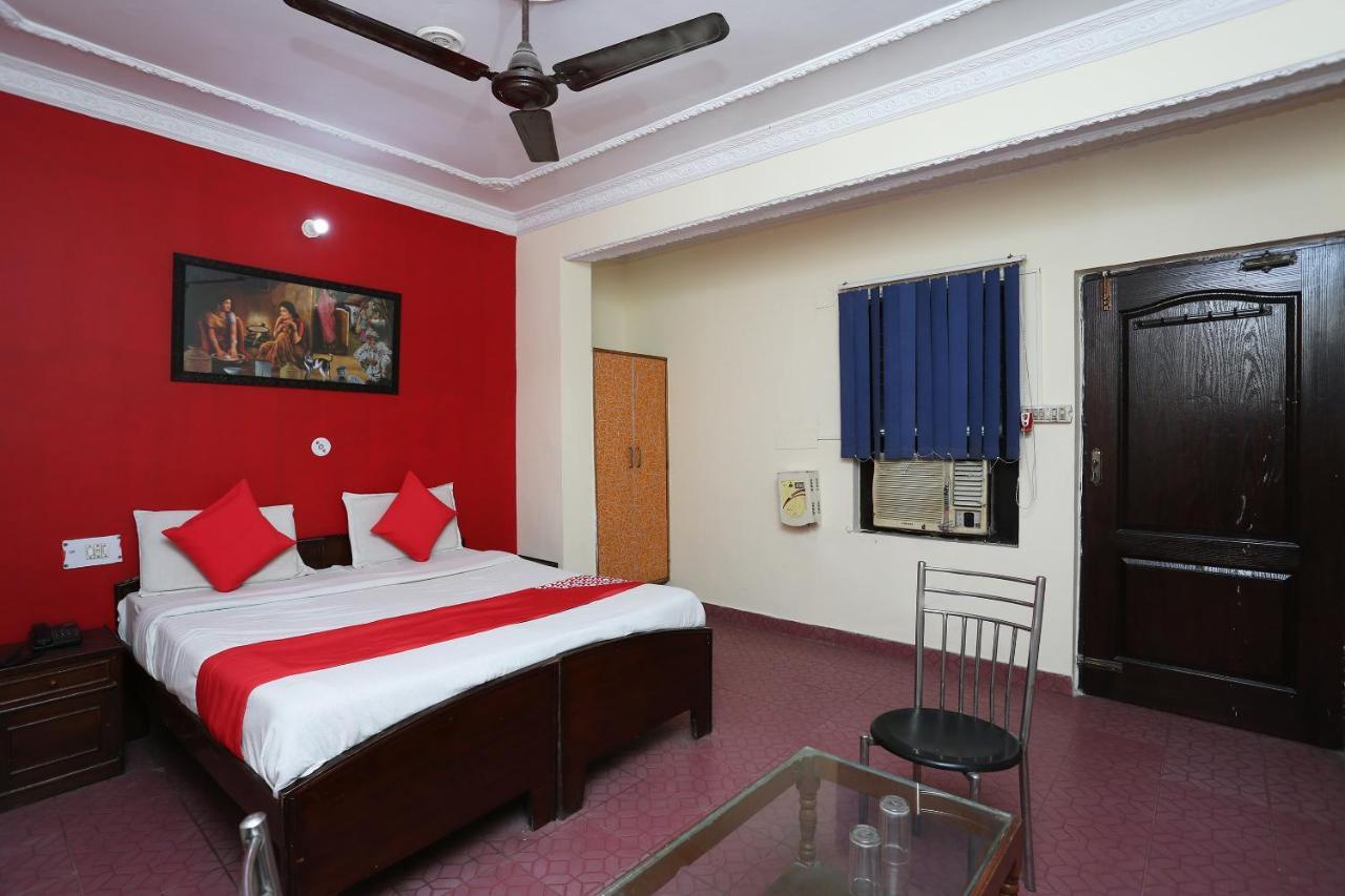 Oyo 39830 Hotel Esquire Meerut Exterior photo
