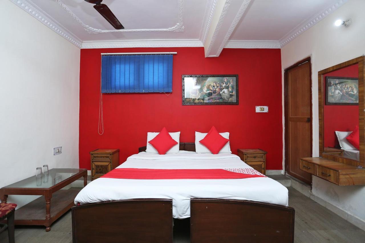 Oyo 39830 Hotel Esquire Meerut Exterior photo