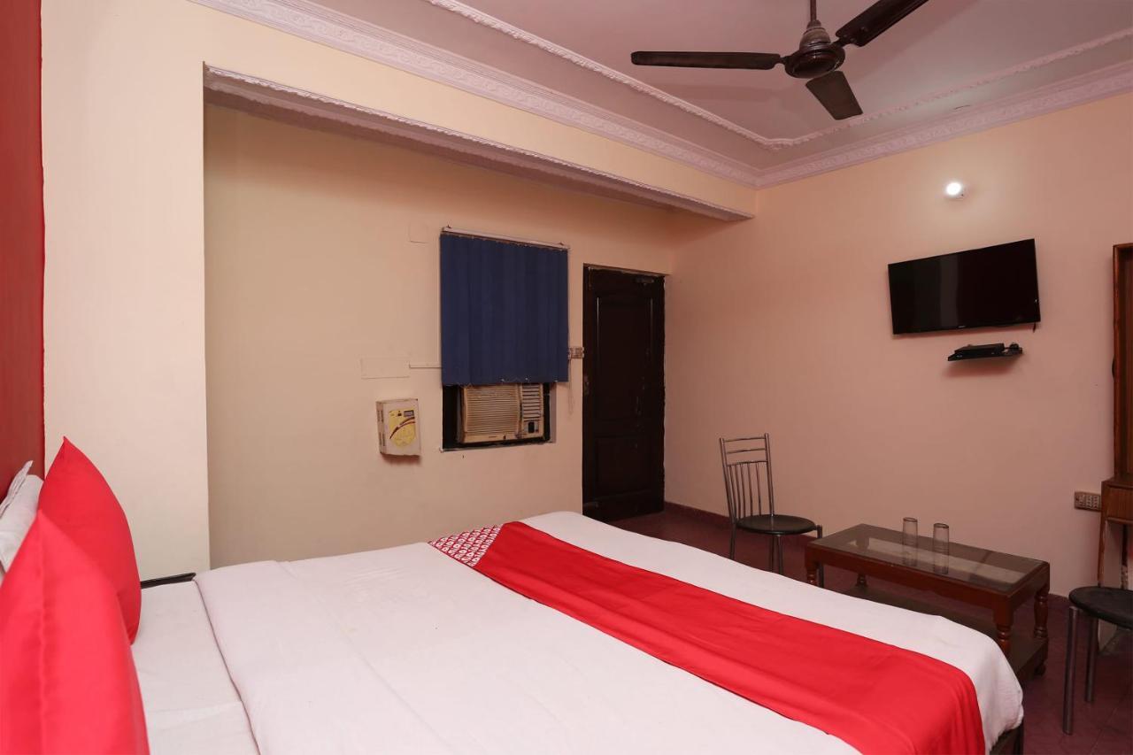 Oyo 39830 Hotel Esquire Meerut Exterior photo